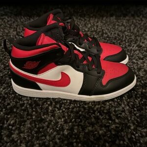Kids Jordan 1 mid